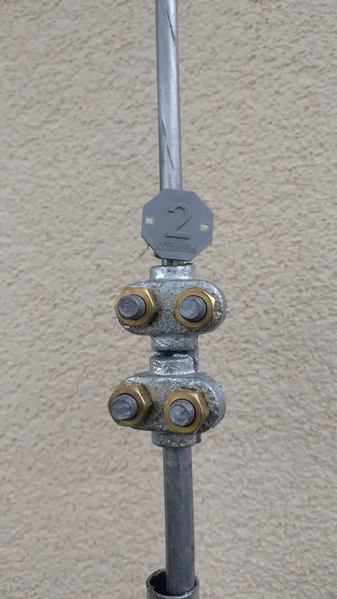 Detail spojky hromosvodu